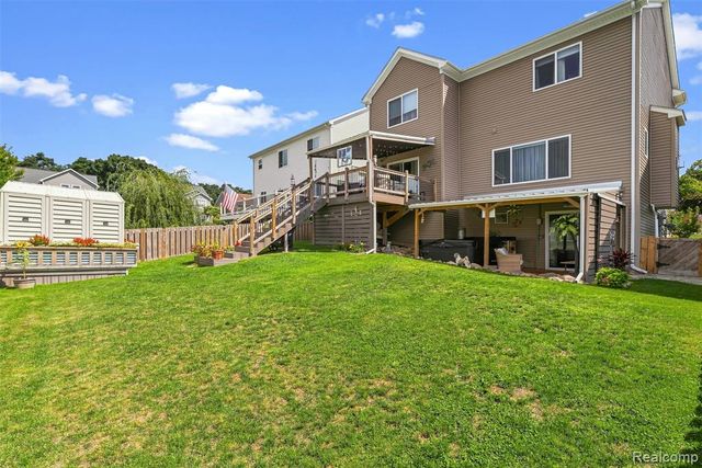 2165 Rolling Hills Drive, Holly, MI 48442