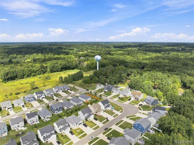 2165 Rolling Hills Drive, Holly, MI 48442