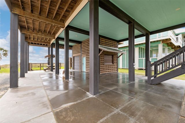 775 Townsend Drive, Crystal Beach, TX 77650