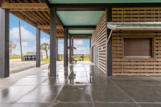 775 Townsend Drive, Crystal Beach, TX 77650