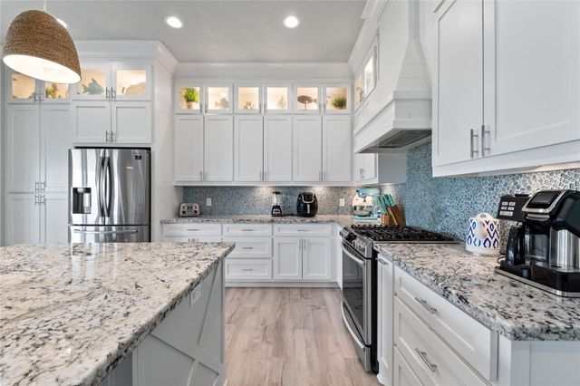 775 Townsend Drive, Crystal Beach, TX 77650