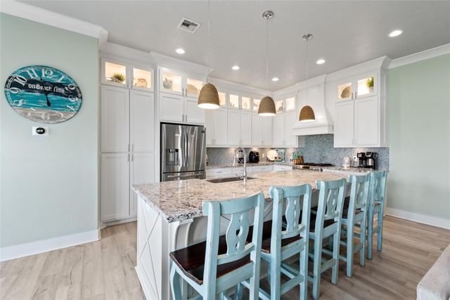 775 Townsend Drive, Crystal Beach, TX 77650