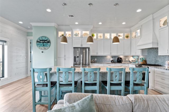 775 Townsend Drive, Crystal Beach, TX 77650