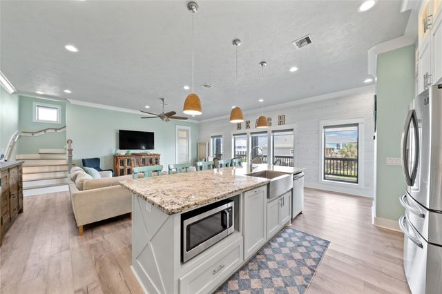 775 Townsend Drive, Crystal Beach, TX 77650