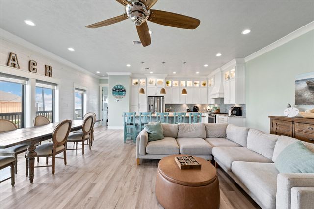 775 Townsend Drive, Crystal Beach, TX 77650