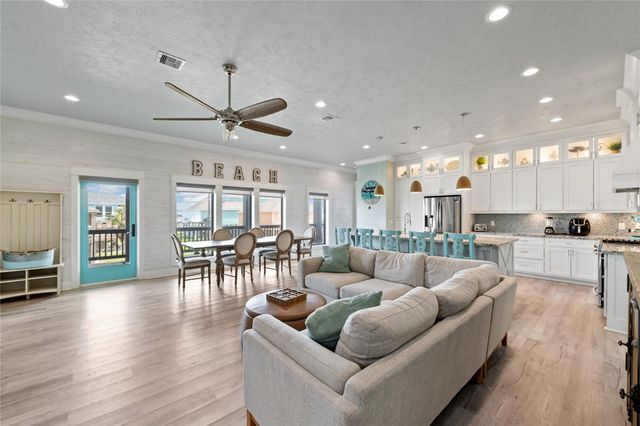 775 Townsend Drive, Crystal Beach, TX 77650