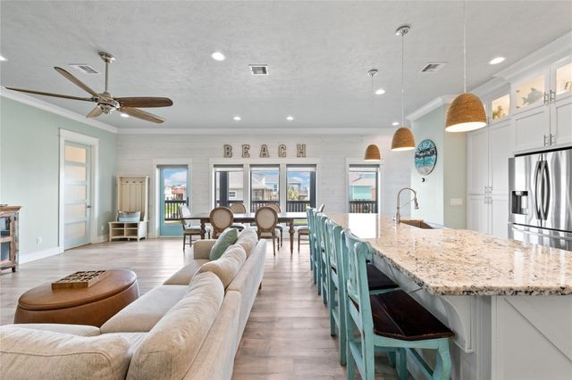 775 Townsend Drive, Crystal Beach, TX 77650