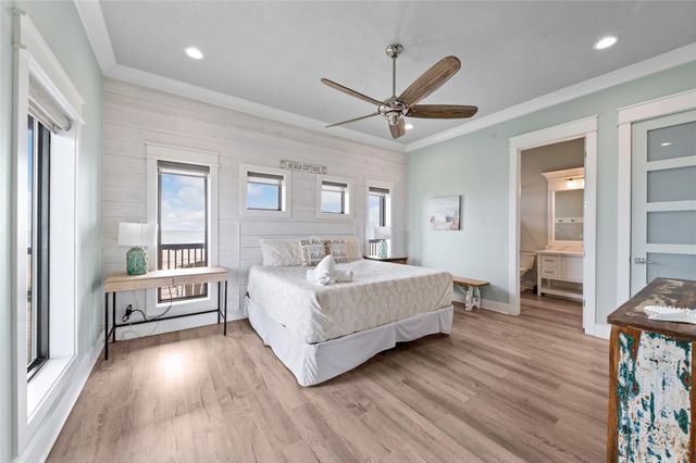 775 Townsend Drive, Crystal Beach, TX 77650