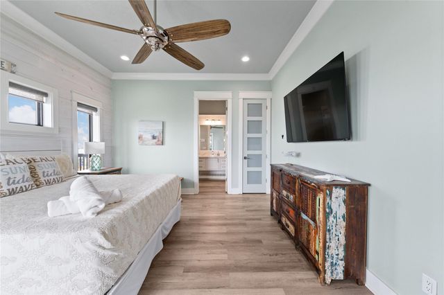 775 Townsend Drive, Crystal Beach, TX 77650