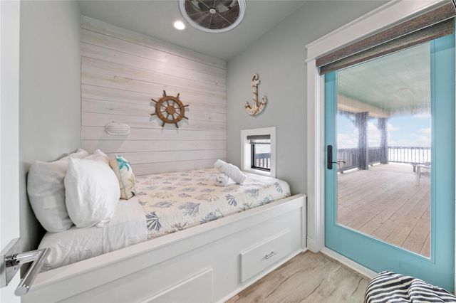 775 Townsend Drive, Crystal Beach, TX 77650