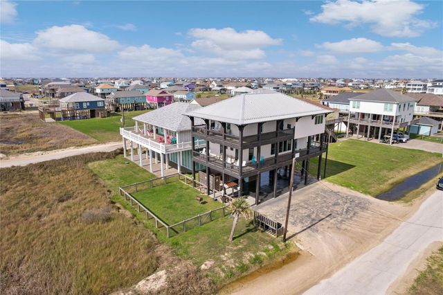 775 Townsend Drive, Crystal Beach, TX 77650