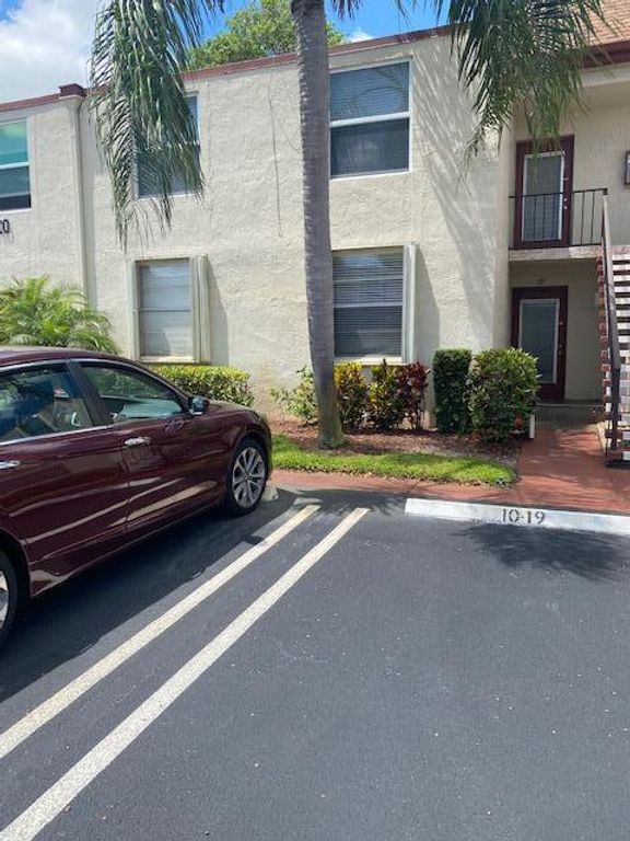 10 Willowbrook Lane 105, Delray Beach, FL 33446