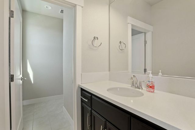 1847 Outrigger Ln, Lathrop, CA 95330