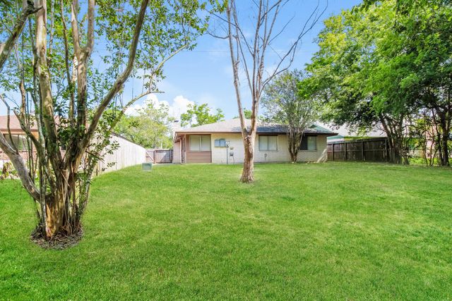 4427 Ravine Drive, Friendswood, TX 77546