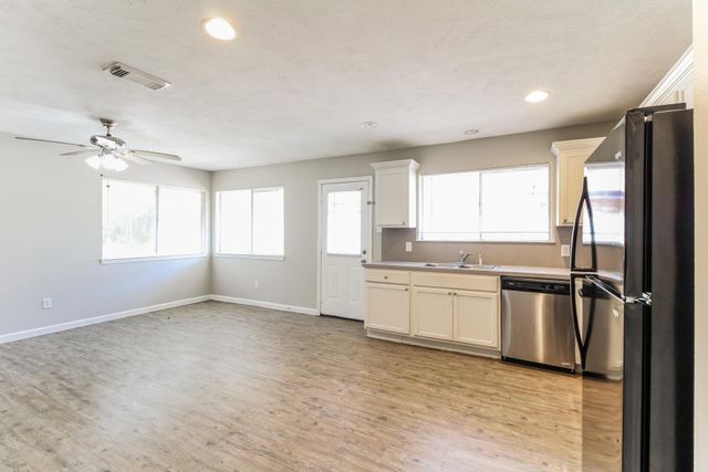 4427 Ravine Drive, Friendswood, TX 77546