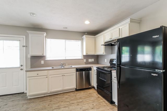 4427 Ravine Drive, Friendswood, TX 77546