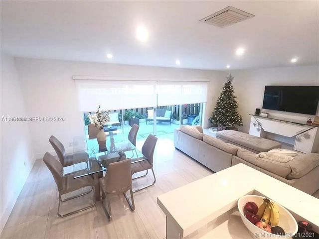 8243 NW 8th Ct 1, Plantation, FL 33324