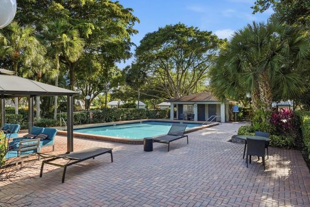 904 W Cypress Lane V-46, Pompano Beach, FL 33069