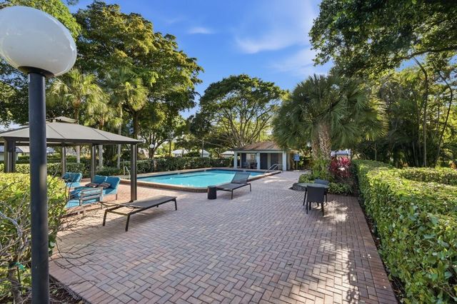 904 W Cypress Lane V-46, Pompano Beach, FL 33069