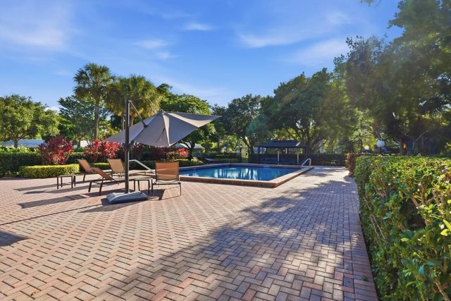 904 W Cypress Lane V-46, Pompano Beach, FL 33069