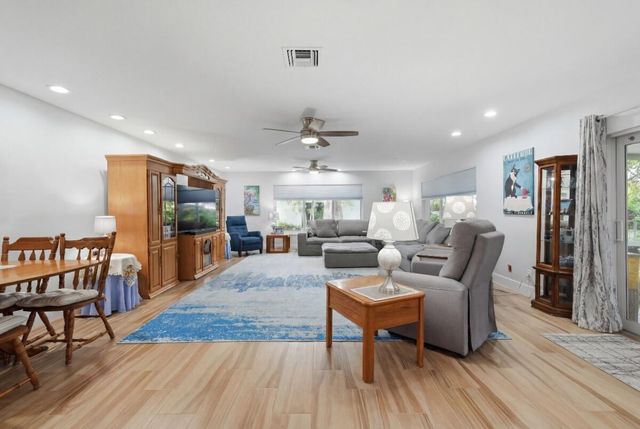 904 W Cypress Lane V-46, Pompano Beach, FL 33069