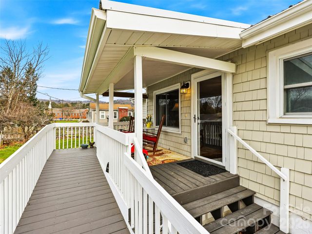 55 Pressley Avenue, Brevard, NC 28712