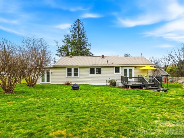 55 Pressley Avenue, Brevard, NC 28712