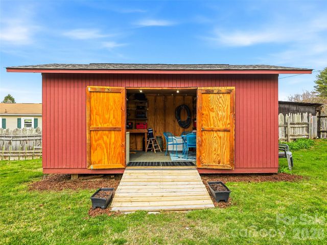 55 Pressley Avenue, Brevard, NC 28712