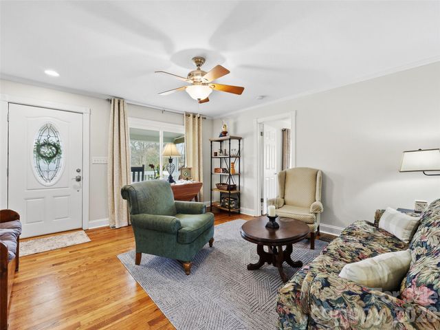 55 Pressley Avenue, Brevard, NC 28712