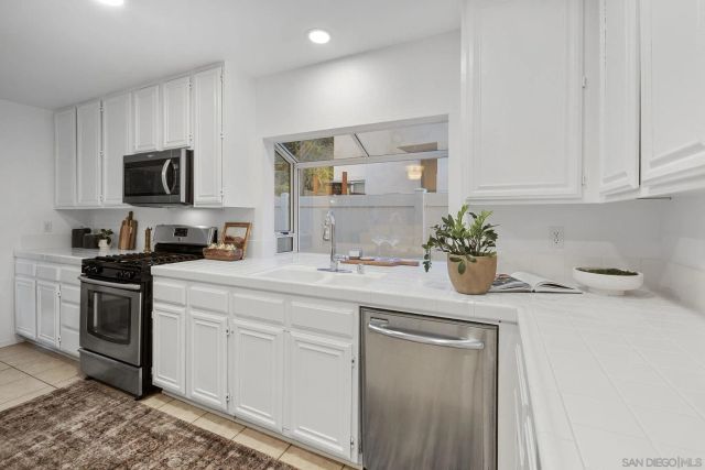 4560 Avenida Privado, Oceanside, CA 92057