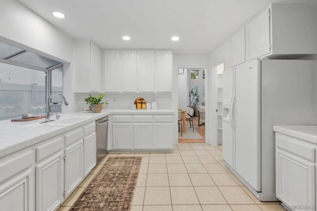 4560 Avenida Privado, Oceanside, CA 92057