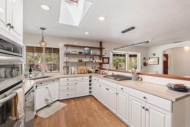 808 Palaro Drive, Encinitas, CA 92024
