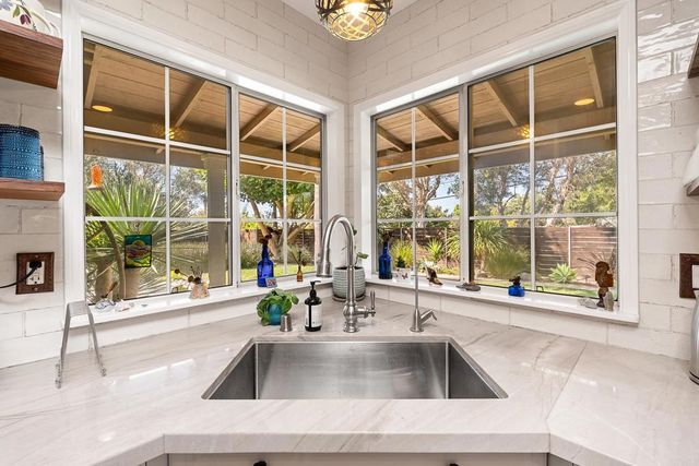 808 Palaro Drive, Encinitas, CA 92024