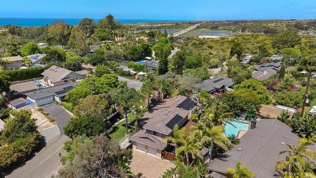 808 Palaro Drive, Encinitas, CA 92024