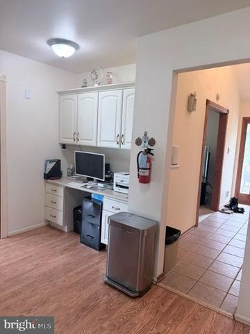 31 GARDENIA DR, Mount Laurel, NJ 08054