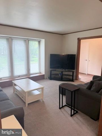 31 GARDENIA DR, Mount Laurel, NJ 08054