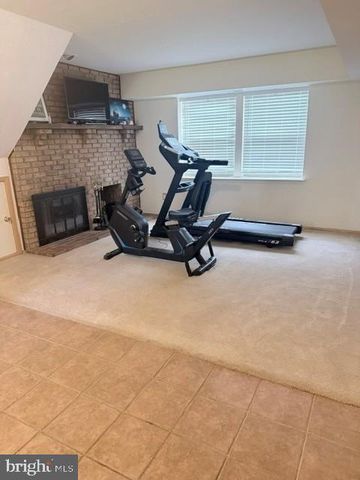 31 GARDENIA DR, Mount Laurel, NJ 08054