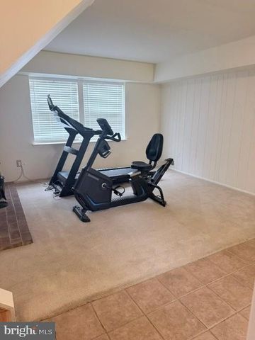 31 GARDENIA DR, Mount Laurel, NJ 08054