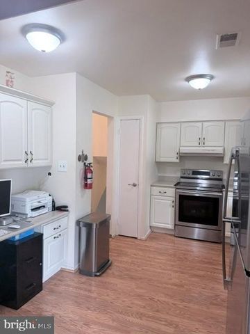 31 GARDENIA DR, Mount Laurel, NJ 08054