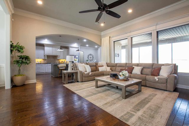 9800 Oak Heights Drive, Sherwood, AR 72120