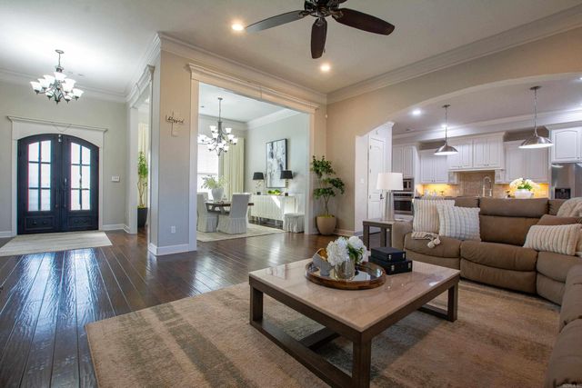 9800 Oak Heights Drive, Sherwood, AR 72120