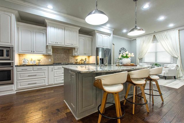 9800 Oak Heights Drive, Sherwood, AR 72120