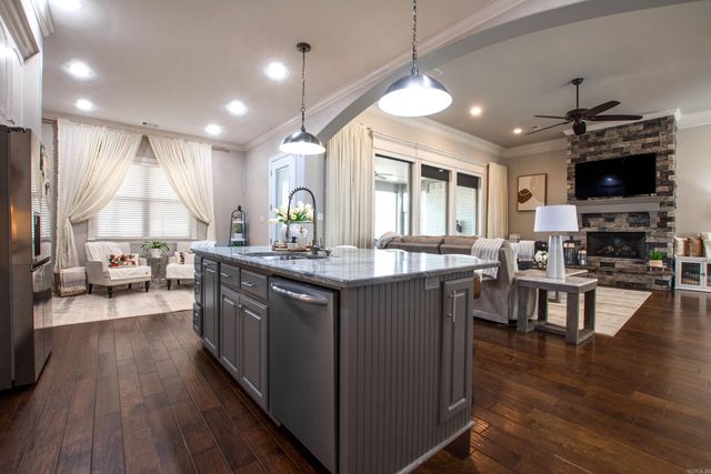 9800 Oak Heights Drive, Sherwood, AR 72120