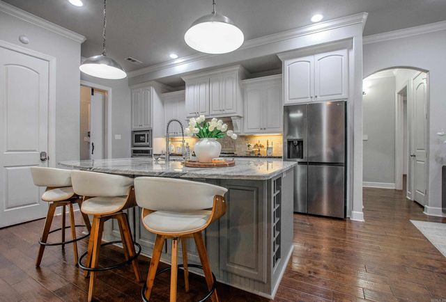 9800 Oak Heights Drive, Sherwood, AR 72120