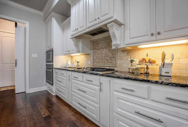 9800 Oak Heights Drive, Sherwood, AR 72120