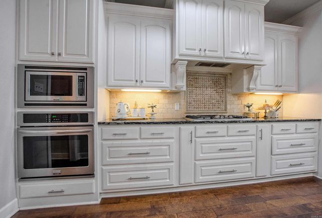 9800 Oak Heights Drive, Sherwood, AR 72120