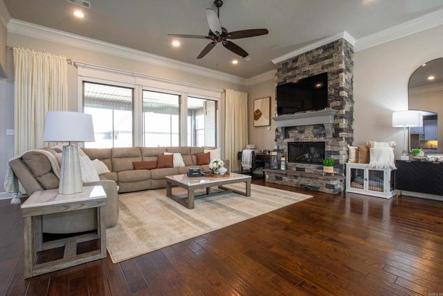 9800 Oak Heights Drive, Sherwood, AR 72120