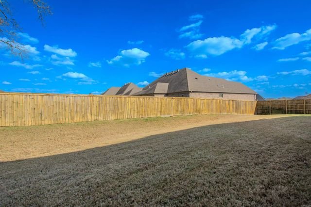 9800 Oak Heights Drive, Sherwood, AR 72120