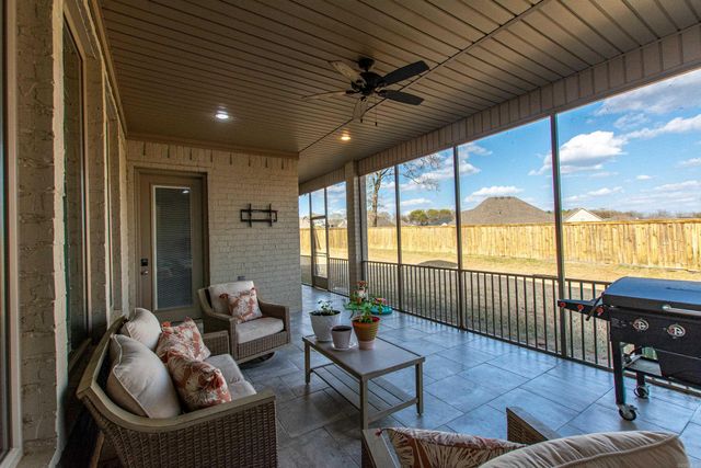 9800 Oak Heights Drive, Sherwood, AR 72120