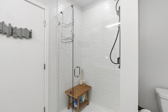 68 Los Angeles PH5, Newton, MA 02458